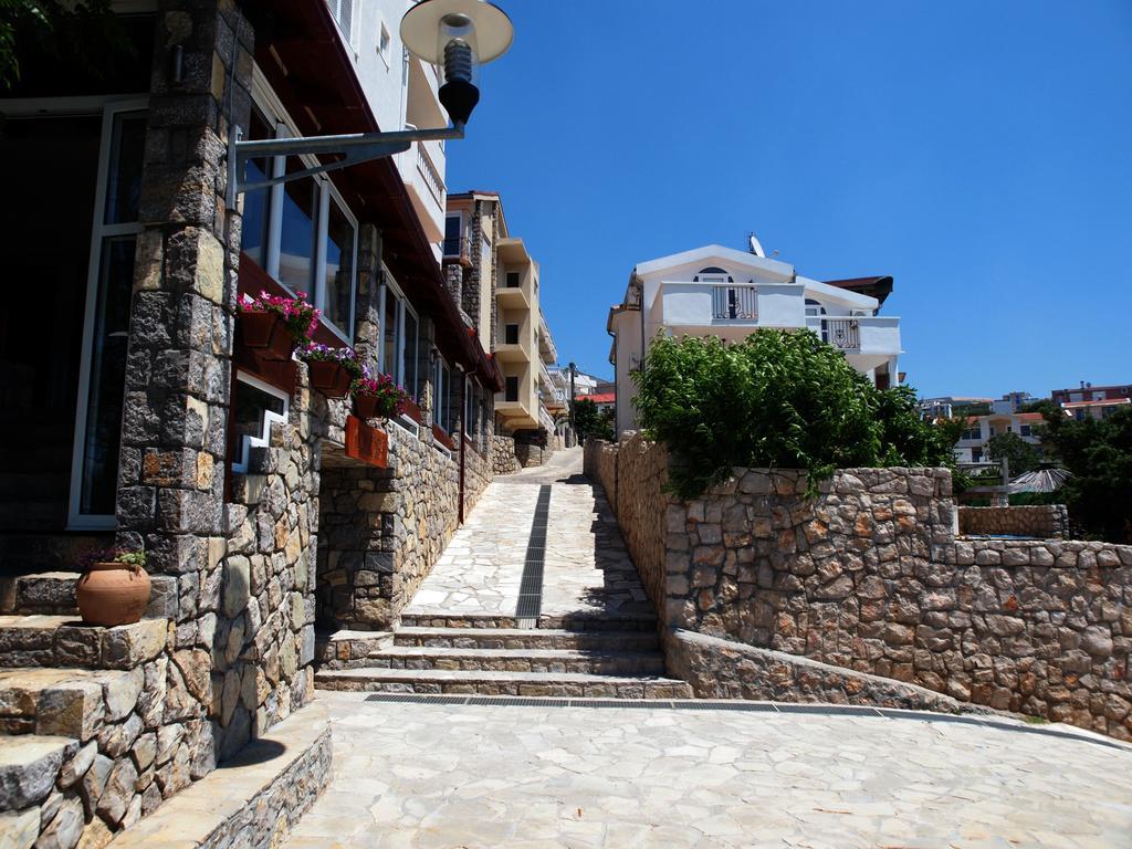 Hotel R Утьеха Экстерьер фото