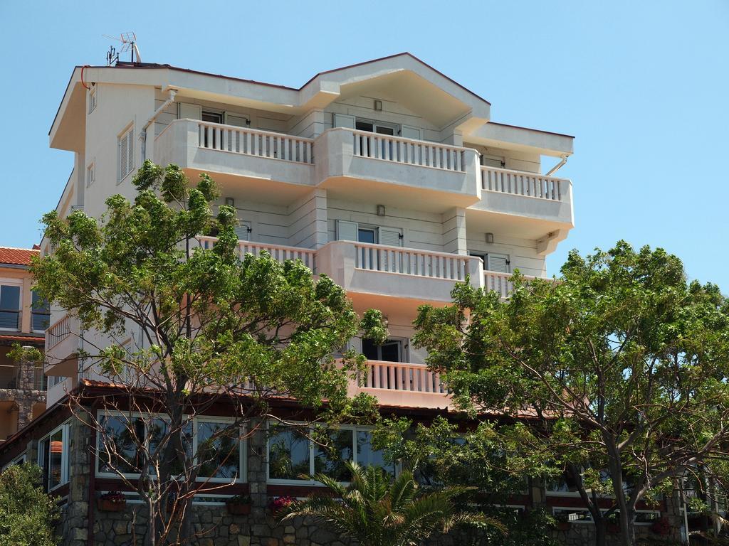 Hotel R Утьеха Экстерьер фото